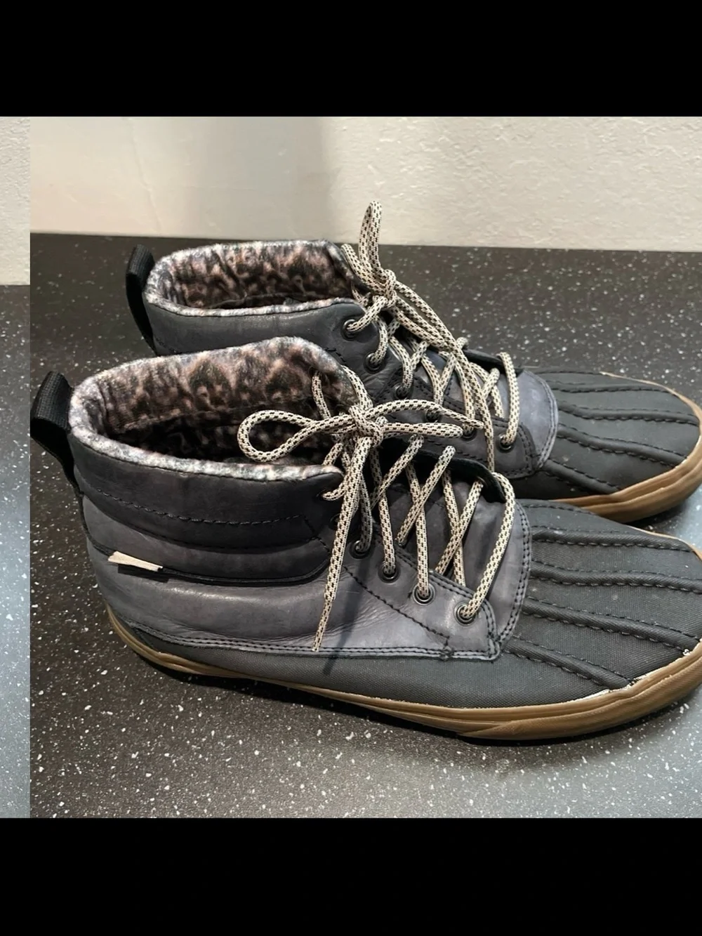 Vans Black High-Top Boots with Gum Sole and Patterned Lining